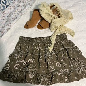 Arie brand -pull on elastic waist skirt-XL